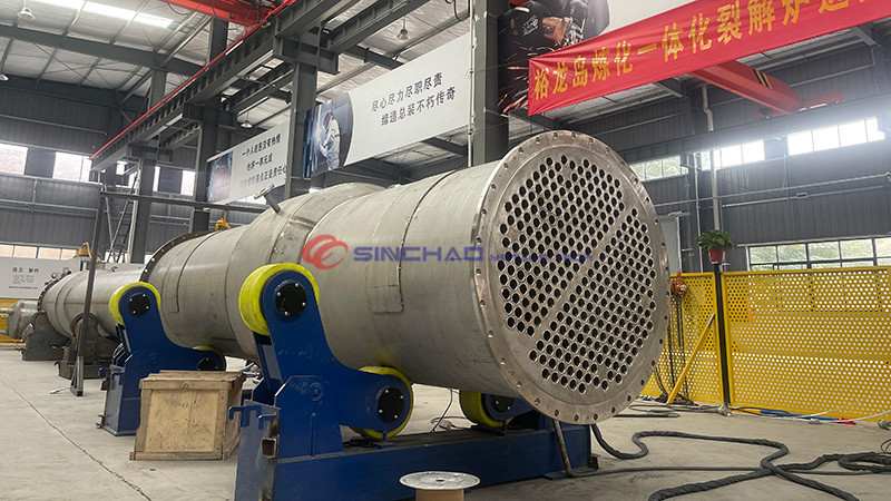 What is the working principle of a U-tube heat exchanger?